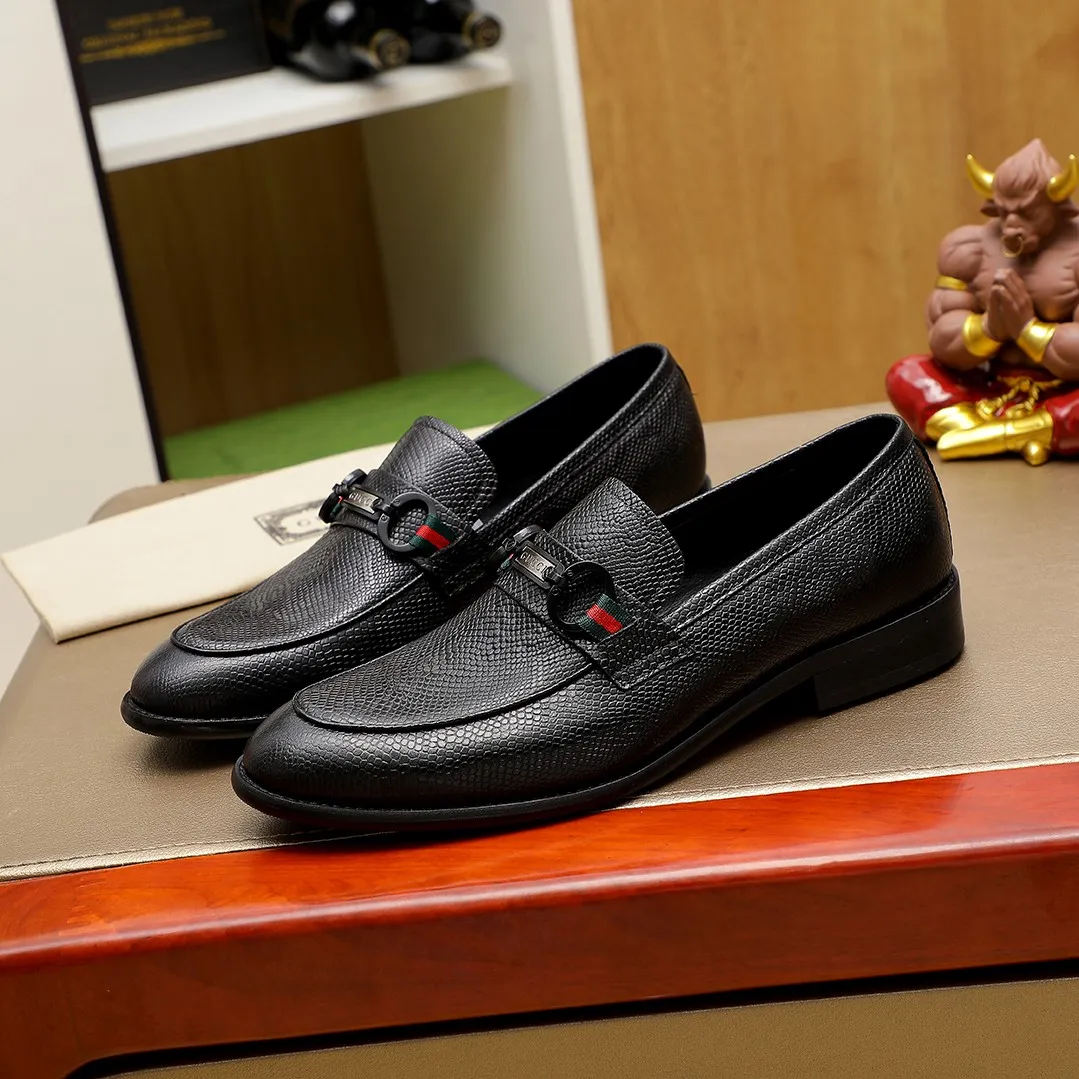 Men's men's shoes 💰400 🆘【GUCCI】Gucci ·🐑里· Hot-selling beanie shoes, top brand luxury, top quality, latest fashion beanie shoes.. The upper is made of original first-layer cowhide. (🐑leather·inner). The original stylish and stylish soft rubber wear-resistant and non-slip outsole is light and comfortable on the foot, available in black! Matching code: 39/45 (38.46. Can be customized)